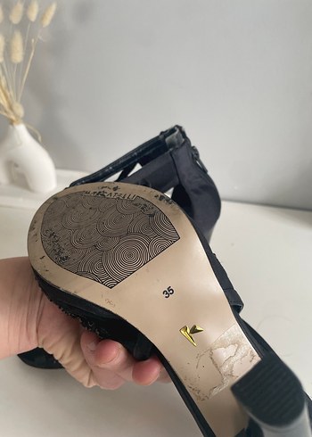 İşlemeli Siyah Gotik Topuklu Abiye Ayakkabı - Görsel 3