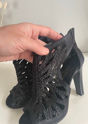 İşlemeli Siyah Gotik Topuklu Abiye Ayakkabı - Görsel 2