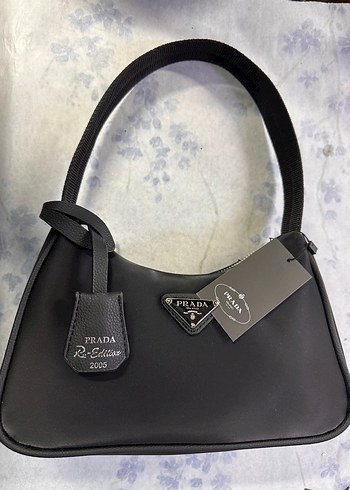 Prada Siyah Deri Kadın Omuz Çantası
