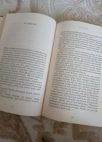Beden Cam Şato - Sarah J. Maas