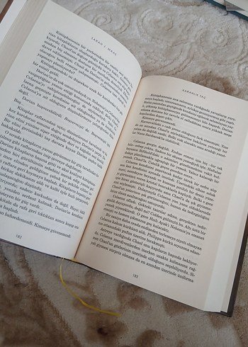 Beden Karanlık Taç - Sarah J. Maas