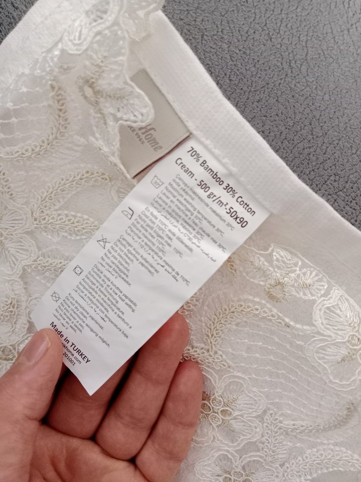 Nakışlı Beyaz Havlu - Görsel 2