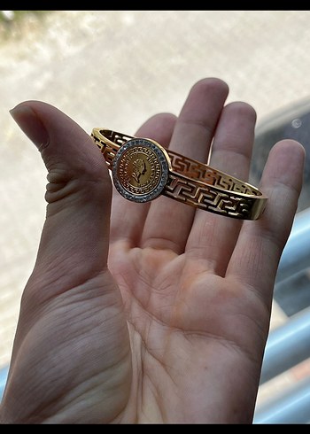 Altın Renkli Madalyon Desenli Çelik Kelepçe - Görsel 2