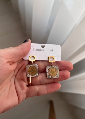 Altın Renkli Kare Model Çelik Çeyrek Altınlı Taşlı Küpe - Görsel 2