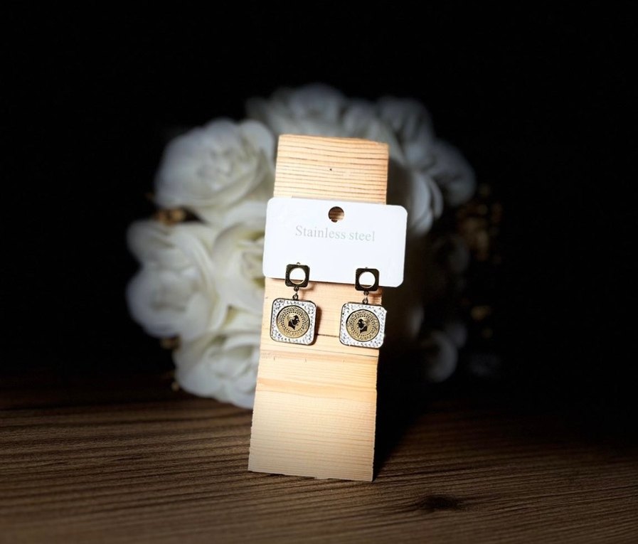 Altın Renkli Kare Model Çelik Çeyrek Altınlı Taşlı Küpe - Görsel 3