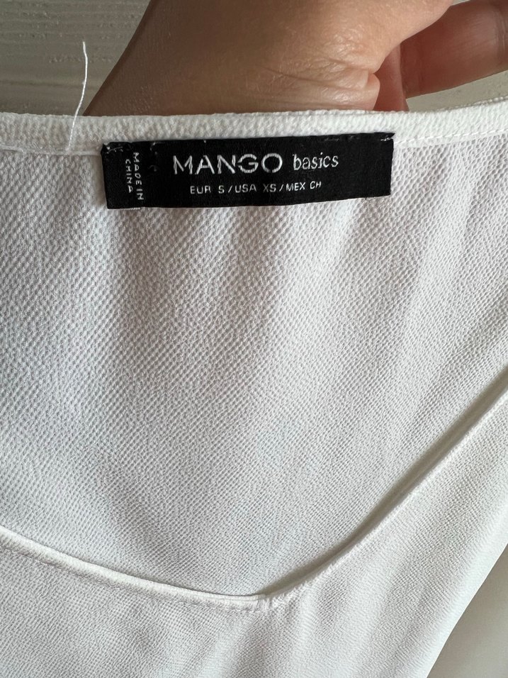 Kadın Beyaz Kolsuz V Yaka Bluz - Görsel 3