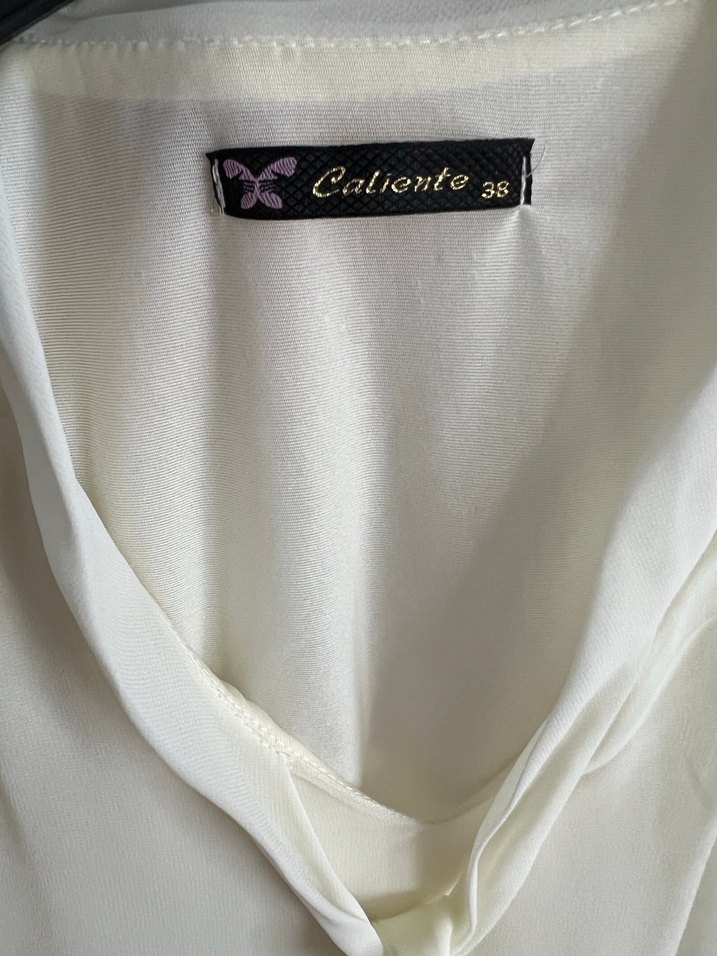 V Yaka Fırfırlı Kolsuz Bluz - Görsel 3