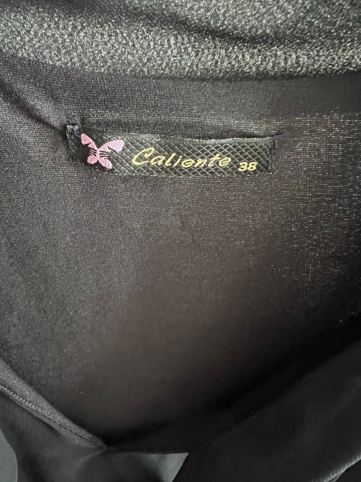 Siyah V Yakalı Fırfırlı Kolsuz Bluz - Görsel 3