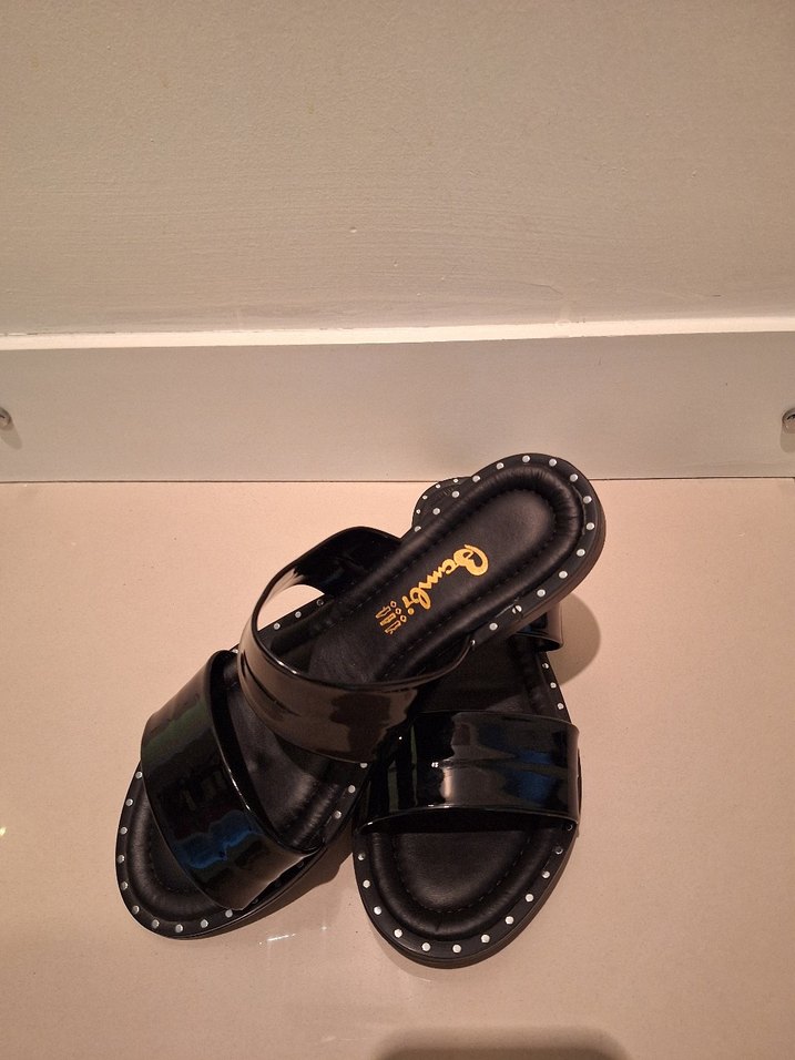 Tokalı Siyah Blok Topuklu Kadın Terlik - Görsel 2