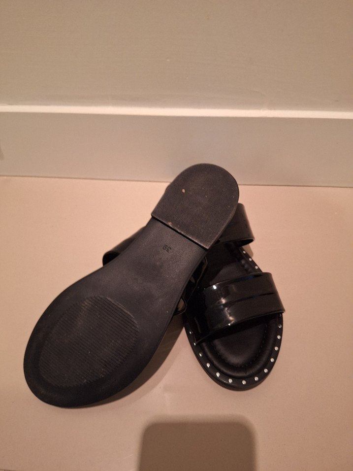 Tokalı Siyah Blok Topuklu Kadın Terlik - Görsel 3