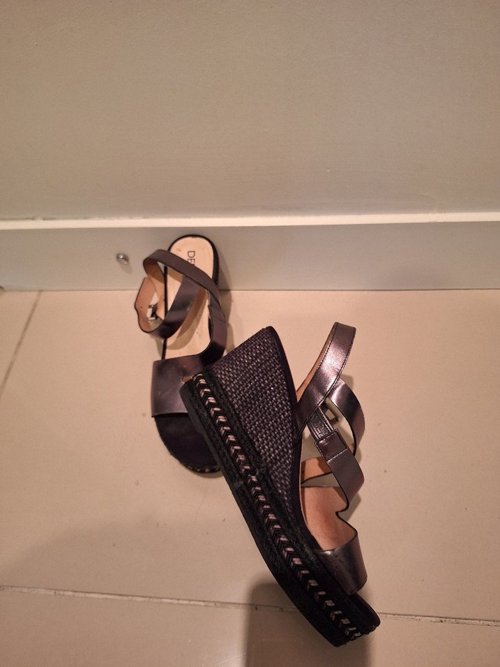 Kahverengi Deri Tokalı Dolgu Topuklu Kadın Sandalet - Görsel 2