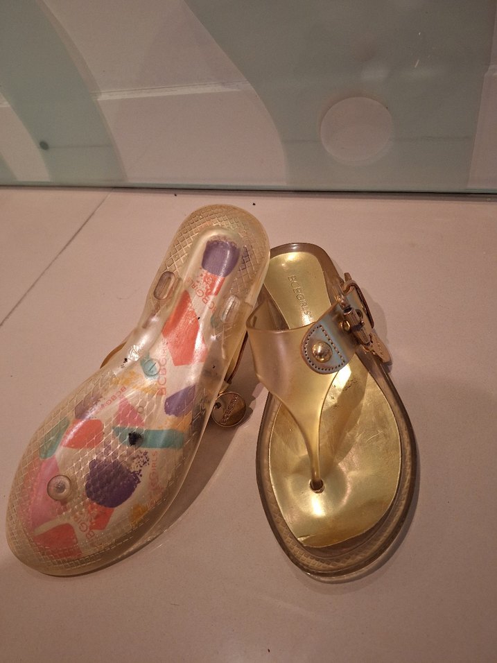 Altın Renkli Tokalı Dolgu Topuklu Kadın Sandalet - Görsel 4