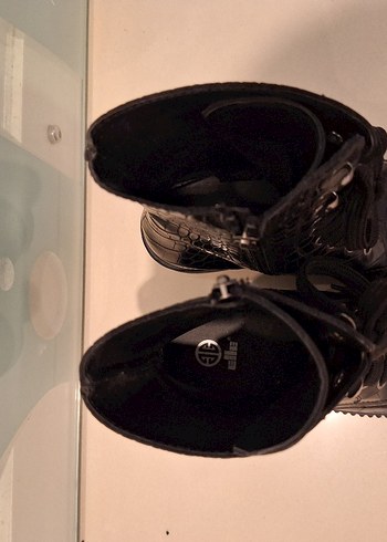 Kemer Detaylı Siyah Yılan Desenli Gotik Kadın Bot - Görsel 5