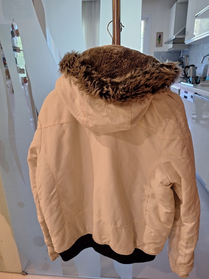 Bej Peluş Detaylı Sokak Stili Mont - Görsel 4