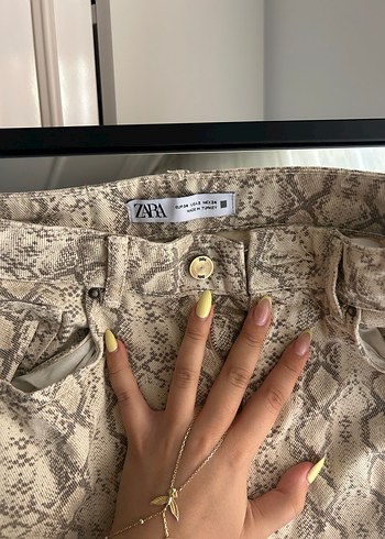 Zara Yılan Desenli Bol Kesim Kot Pantolon
