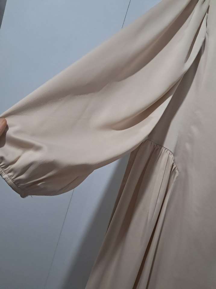 Bej Uzun saten arkası kemerli abiye - Görsel 4