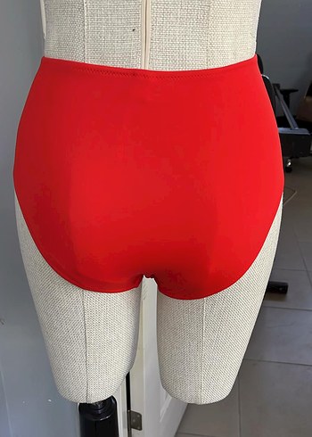 Kırmızı Pilili Kadın Bikini Altı - Görsel 2