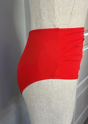 Kırmızı Pilili Kadın Bikini Altı - Görsel 3