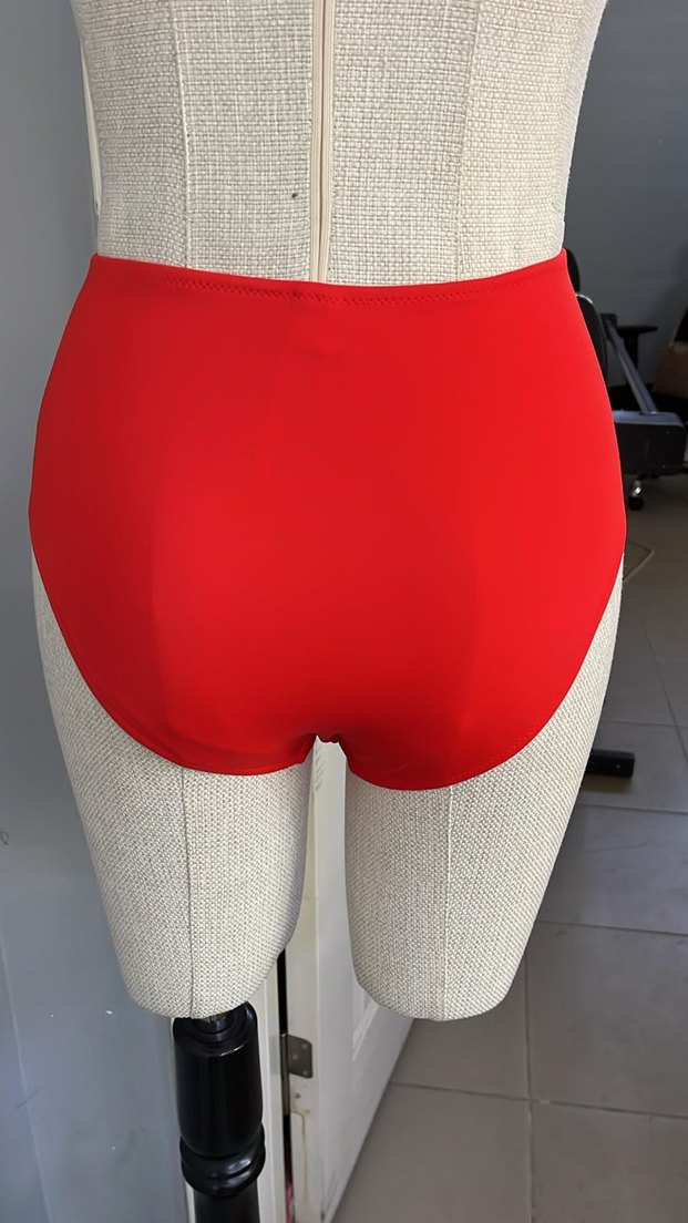 Kırmızı Pilili Kadın Bikini Altı - Görsel 2