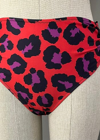 Kırmızı Leopar Desenli Kadın Bikini Üstü - Görsel 2