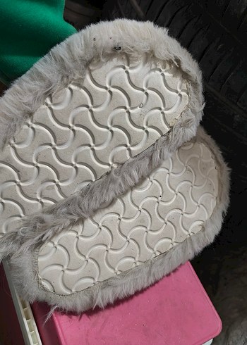 krem tüylü seksi terlik ayakta çok hoş duruyor - Görsel 2