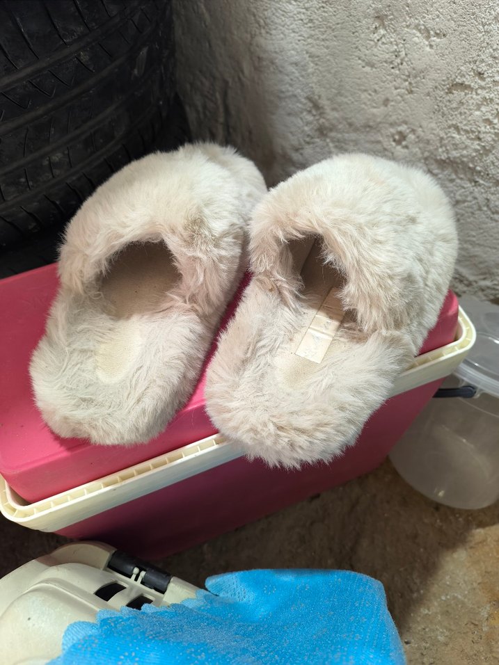 krem tüylü seksi terlik ayakta çok hoş duruyor - Görsel 3