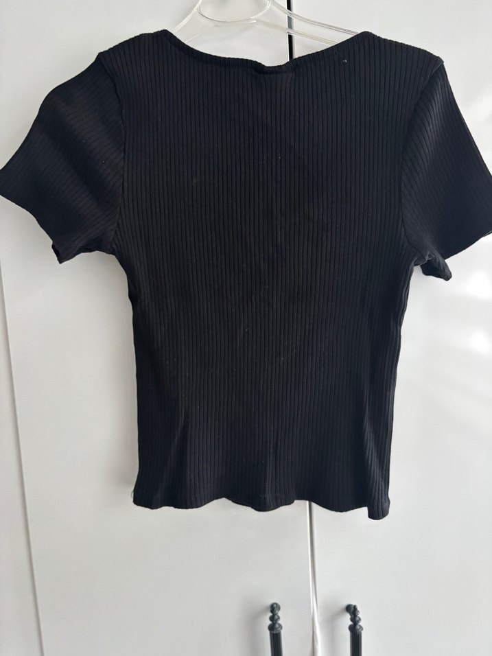 Siyah, düğmeli görünümlü crop(XS beden) - Görsel 2