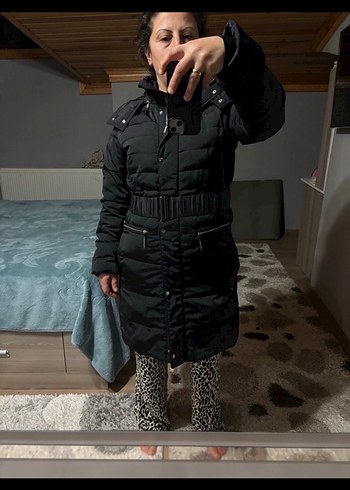 Siyah Kuşaklı Uzun Kadın Kışlık Mont - Görsel 6