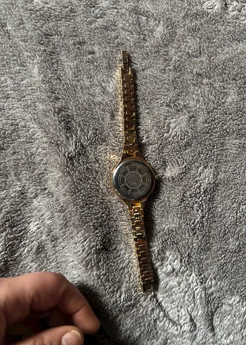 Klasik Altın Renk Kadın Kol Saati - Görsel 2