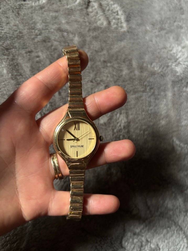 Klasik Altın Renk Kadın Kol Saati - Görsel 3