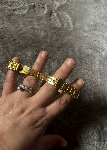 Parlak Altın Renkli Kadın Kol Saati - Görsel 2