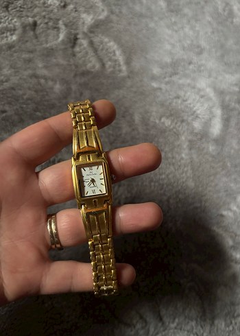 Parlak Altın Renkli Kadın Kol Saati - Görsel 3