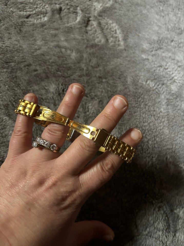 Parlak Altın Renkli Kadın Kol Saati - Görsel 2