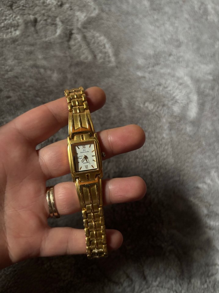 Parlak Altın Renkli Kadın Kol Saati - Görsel 3