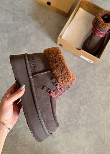 UGG Kahverengi Süet Platform Topuklu Bot - Görsel 2