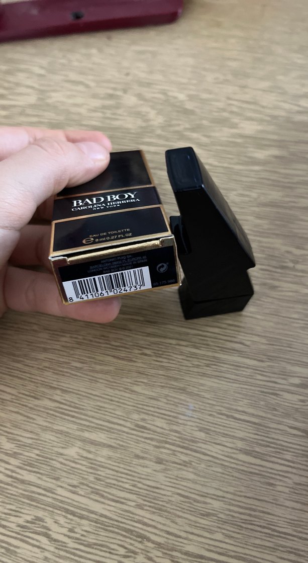 Carolina Herrera Bad Boy Parfüm 8 ml - Görsel 2