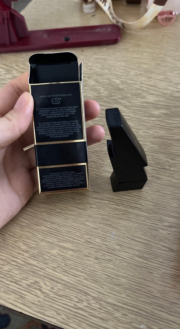 Carolina Herrera Bad Boy Parfüm 8 ml - Görsel 4