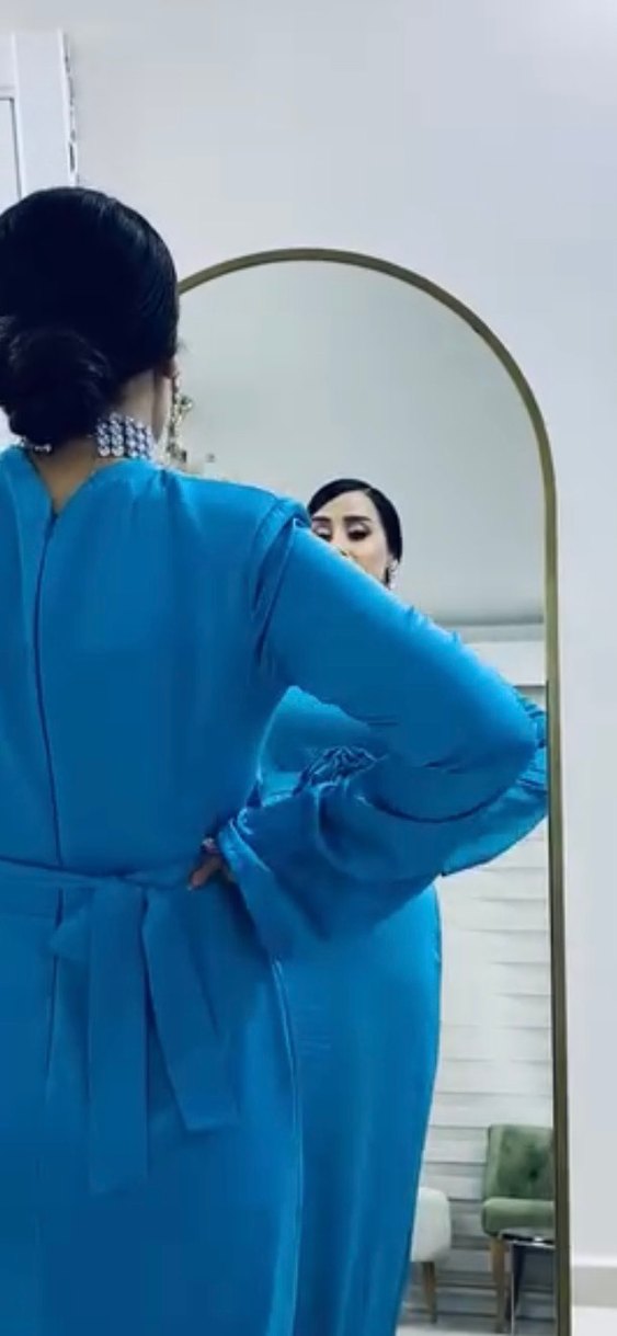 Mavi Uzun Kollu Yüksek Yakalı Kadın Elbise - Görsel 3