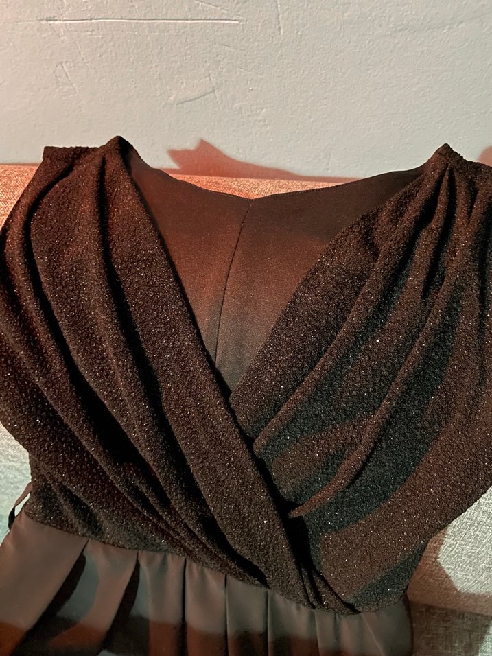 Drapeli Siyah V Yakalı Uzun Abiye Elbise - Görsel 3