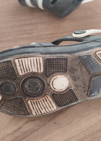 Erkek Çocuk Gri Zebra Desenli Tokalı Terlik - Görsel 3