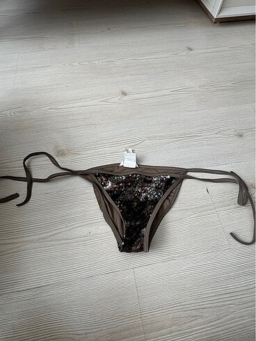 Pullu paletli bikini altı