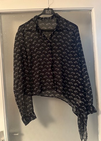 Siyah V Yakalı Uzun Kollu arkası açık Bluz - Görsel 4