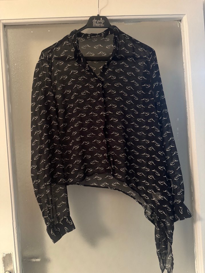 Siyah V Yakalı Uzun Kollu arkası açık Bluz - Görsel 4