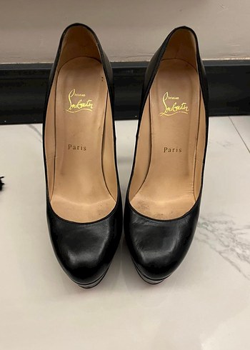Christian Louboutin ürünü