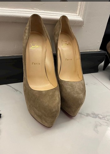 Christian Louboutin ürünü