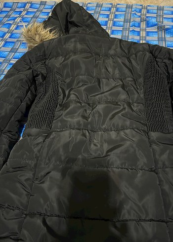 Kürk Detaylı Siyah Kadın Kışlık Mont - Görsel 3