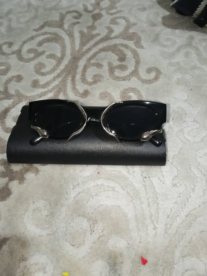 yilan Detaylı Siyah Gotik Kadın Gözlüğü - Görsel 3