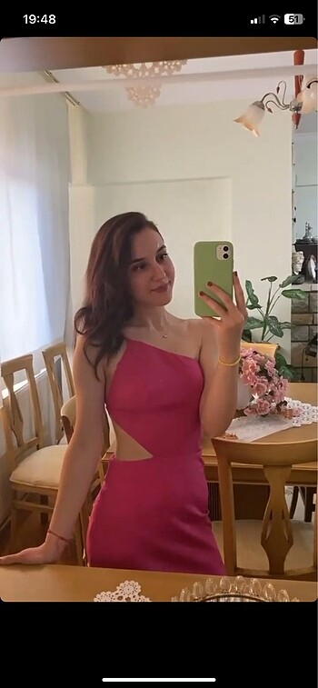 Pembe elbise