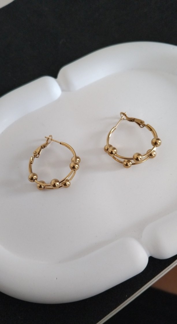 Boncuk Detaylı Altın Renk Midi Küpe - Görsel 3