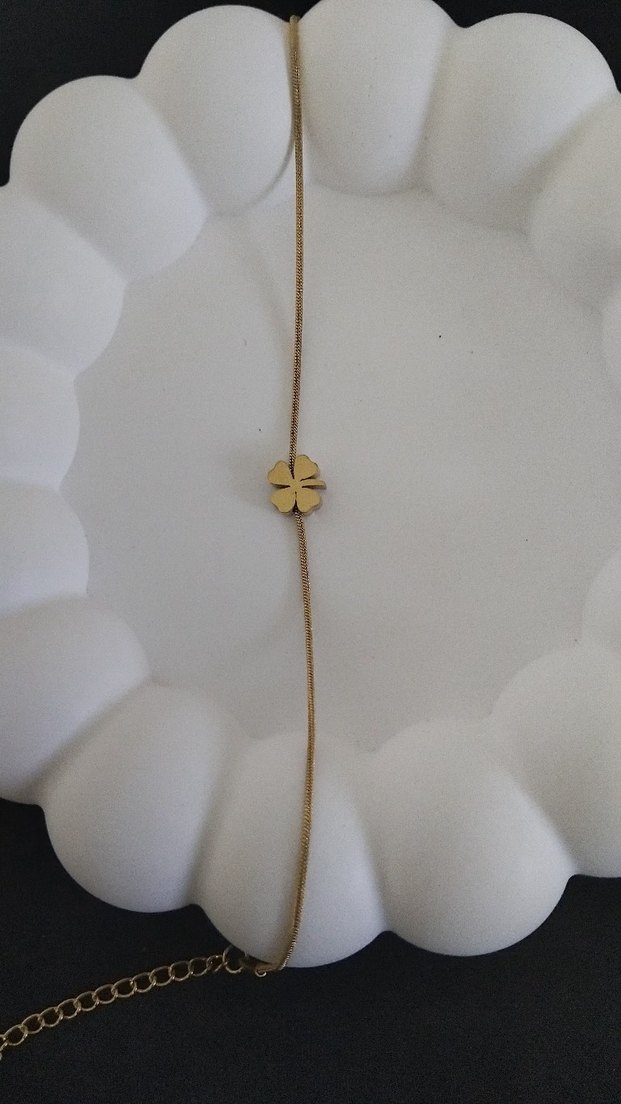 Altın Renkli Minimalist Yonca Bileklik - Görsel 2